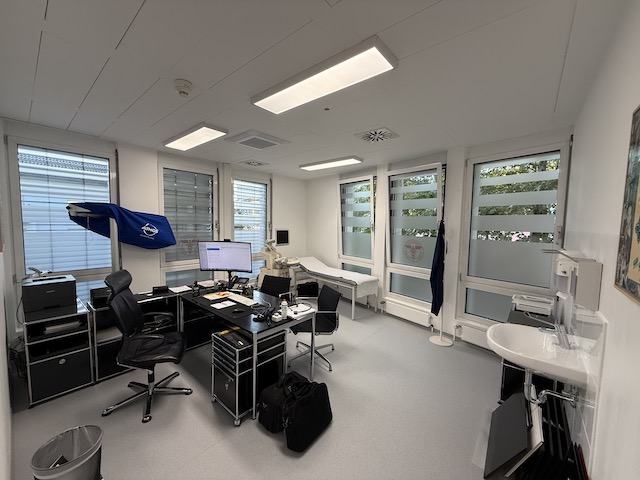 Großes Behandlungszimmer der Hauptpraxis
